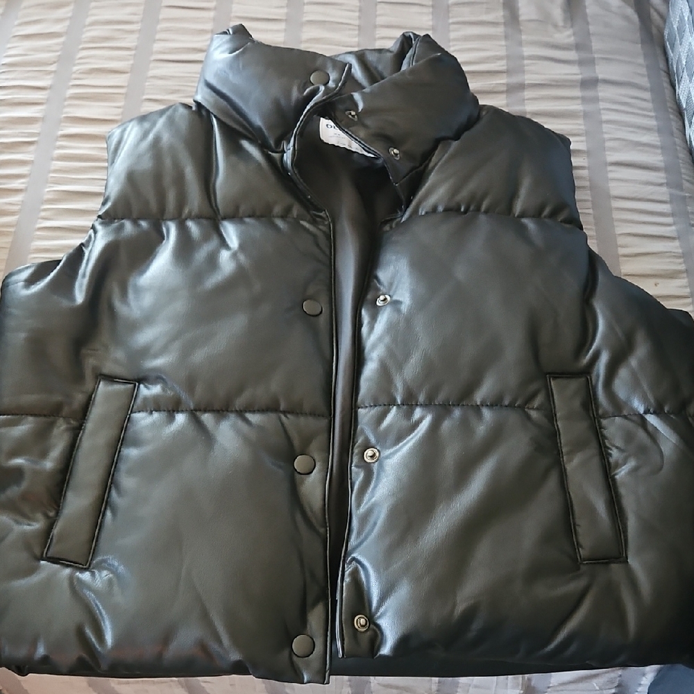 Old Navy Womens Faux Leather Vest in Black Size XS